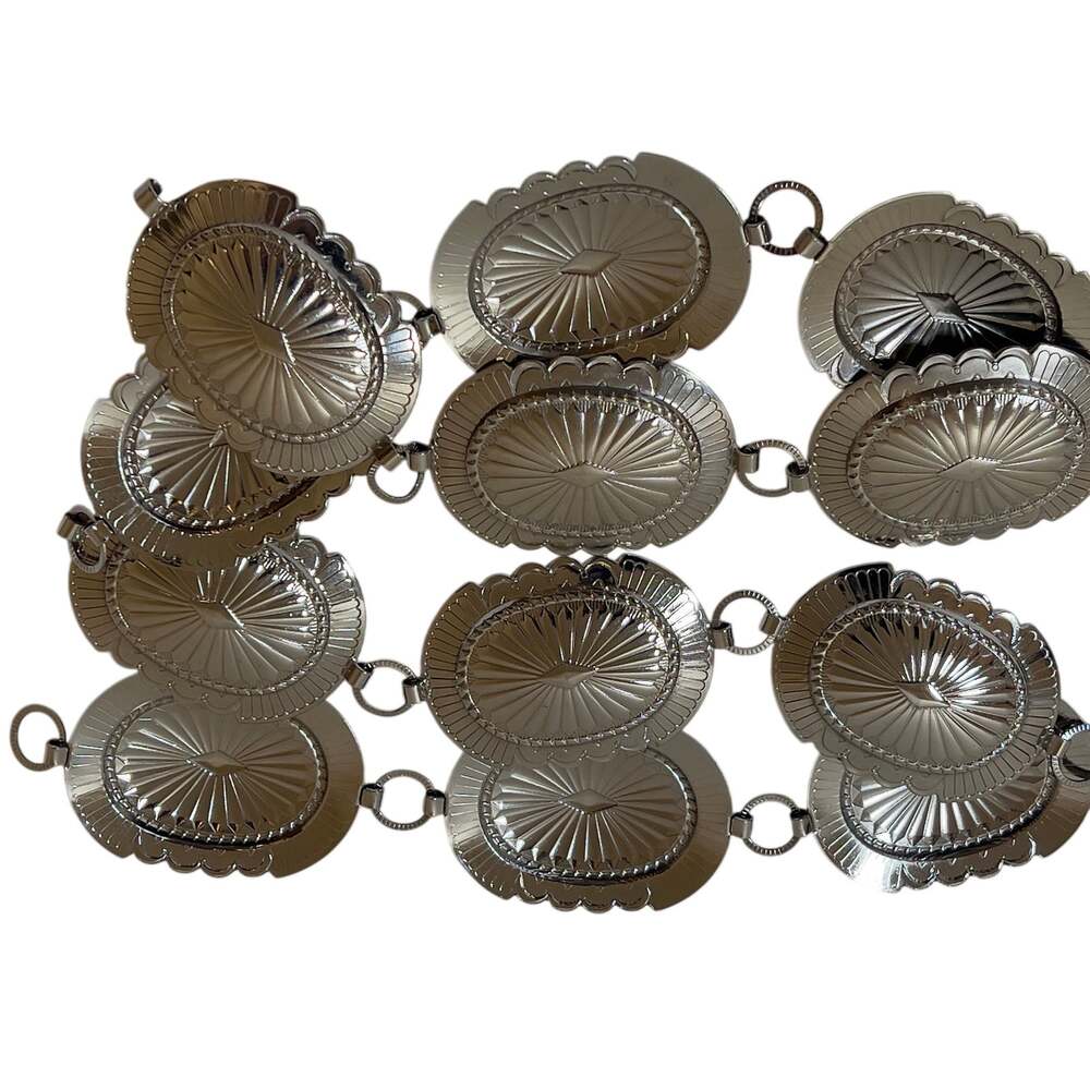 Silver-tone Southwestern-style Concho Fashion Link Belt Scalloped Oval Discs 38"